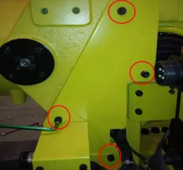 發那科R-2000i系列機器人本體電纜的拆卸步驟11